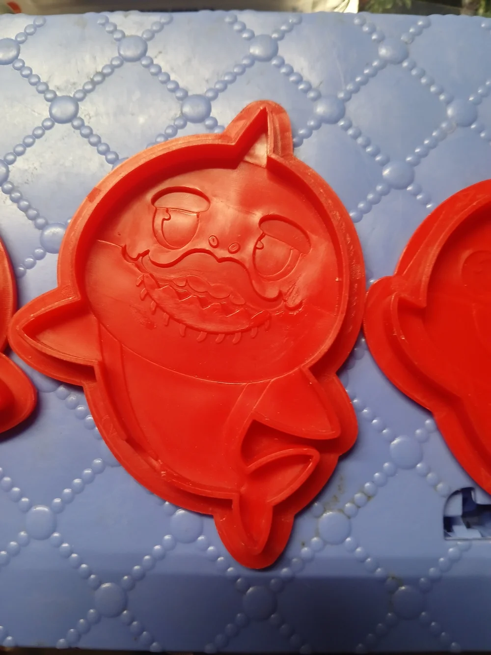 red plastic Baby Shark cookie cutter X3 Lot